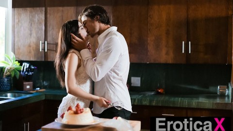 EroticaX - Geçmişten En İyi 10 Şehvetli Sahne
