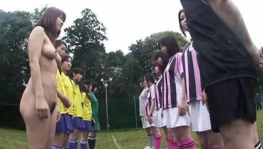 asyalı mılfs beim gemeinsamen fussballtraining