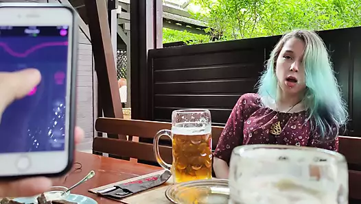 barda üvey kız kardeşimin uzaktan orgazm kontrolü!