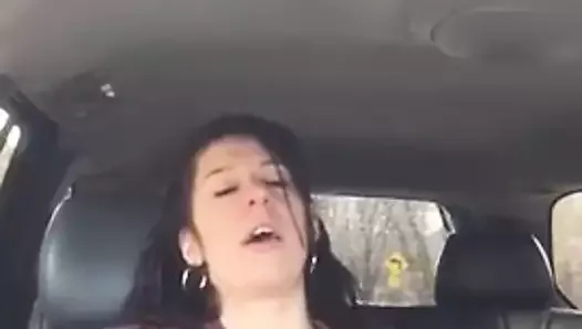 Sevimli hatun arka koltukta parmaklarıyla orgazm oluyor