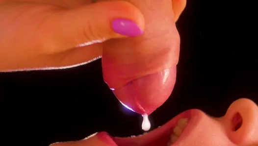 yeni!! 60fps yakın çekim: penisin için en iyi sağım ağzı! +asmr, dil ve dudaklar sakso -xsanyany