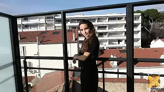 natalia, iyi inşa edilmiş iki atlımızdan memnun
