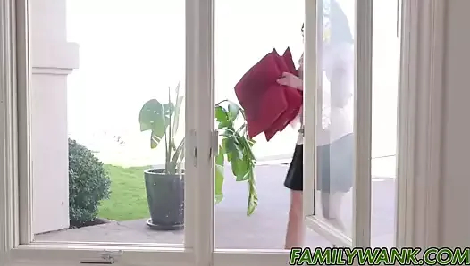 Yelloz Amber Chase, sıkıştığı pencerede fena sert sikildi