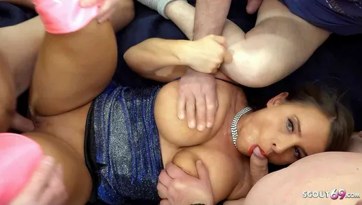 Hayır Condom Creampie toplu tecavüz için Alman büyük Saggy memeler olgun seksi Susi ile ona fans