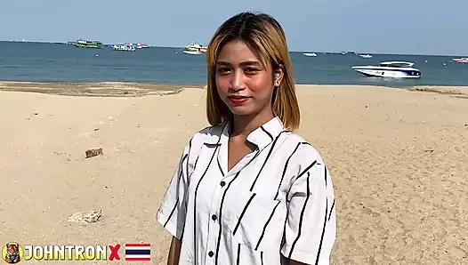 Bir creampie ile sona erdi sevimli amatör Asyalı kız ile JohnTronX - POV eğlenceli