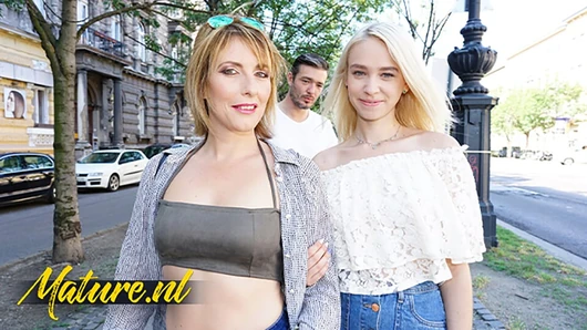 Fransız Üvey anne Emma Klein Ve üvey Kızı Arteya Dee Anal Üçlü Sert bir yarrak Paylaşmak
