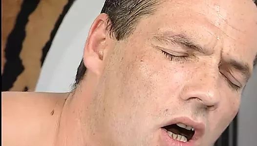 Aç MİLF tamirci seksi