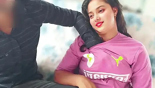 Desi köy kızı Soniya Sevgilisinin Büyük yarrakuyla çok mutlu, güzel genç bebek kız yalnızken sikişiyor