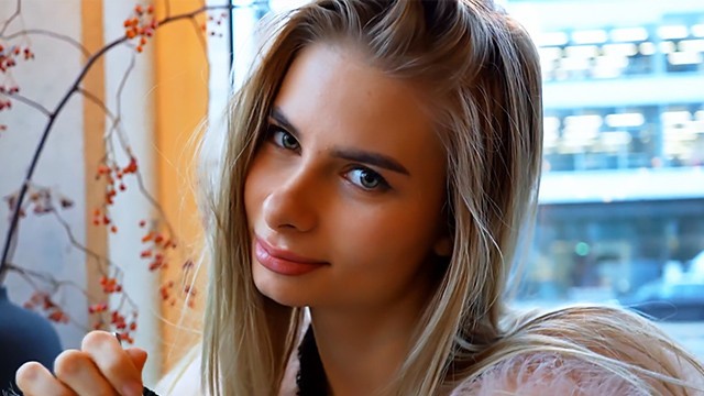 İlk pornosu!! Çok güzel ve genç bir Ukraynalı.