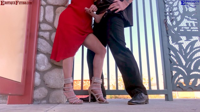 Erotique Entertainment - "Kırmızı Elbiseli Açık Hava Meni Duşları" MILKA PORKOVA & ERIC JOHN public heeljob