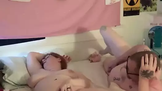 hotwife küçük penisli kocası ile cuckold porno saatler