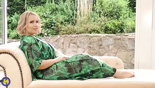 yağlı tombul olgun karısı onu amcık besleme
