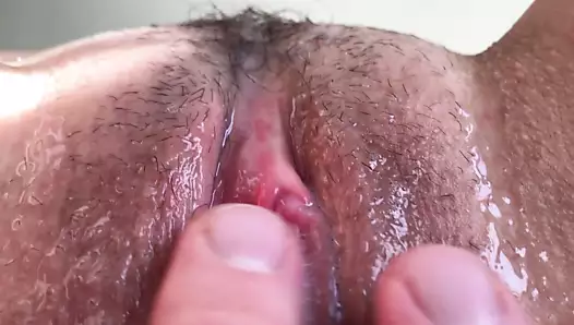 yavaş ve nazikti... kapatmak. cunnilingus. klitoris üzerinde bir yarrak ovuşturarak. amcık sikiş. amcık sperm sırılsıklam. kadın orgazmı.