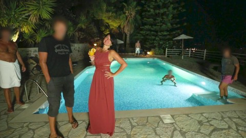 Porno Kraliçesinin Villasında tuhaf boşalma partisi