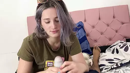 üvey kız kardeşimi izlerken mastürbasyon yapmaya dayanamadım