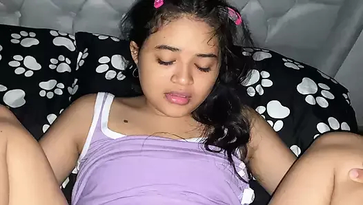kuzenim onun yanında mastürbasyon yaptığımı fark ediyor ve tepkisine inanamıyorum