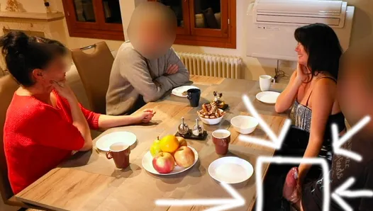 Aman tanrım! ben açık alanda restoranda onun yarrak çıkardı!