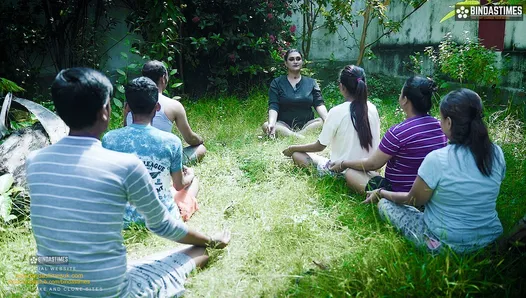 desi Hint yoga öğretmen ile büyük göğüsler teklifler bir bu onu öğrenciler için siktir et onu - full film