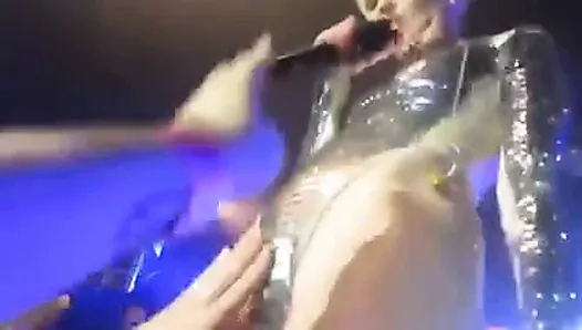 sluty miley cyrus hayranları onu amcık dokunalım