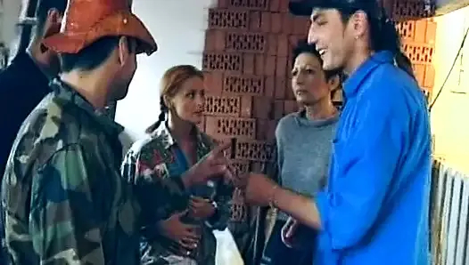 olgun Alman fahişe ahırda hunk