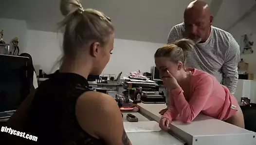 Lila ve kathi için bol sikişli iş görüşmesi