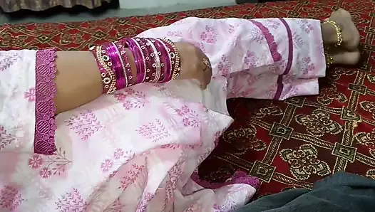 Üvey kardeş yalnızken Hintli Üvey Kız Kardeşiyle seks yaptı (Desi Seks)