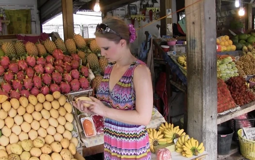 Amcığına Mango Sokarak Kendini Tatmin Eden Deli Hatun