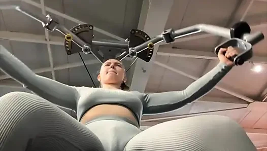 Spor Salonunda Mastürbasyon Yapan Deli Kadın