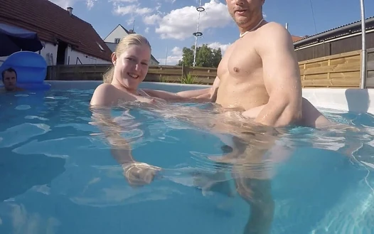 Julia Seks Yaptı! Havuz Partisi!